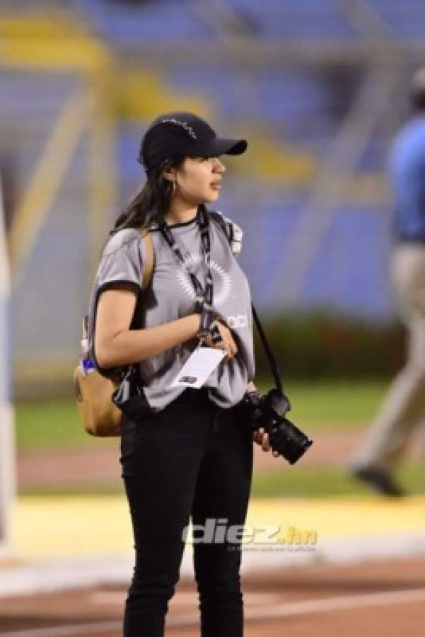 Las chicas, el gato negro y el ambientazo para alentar al Olimpia ante Seattle Sounders