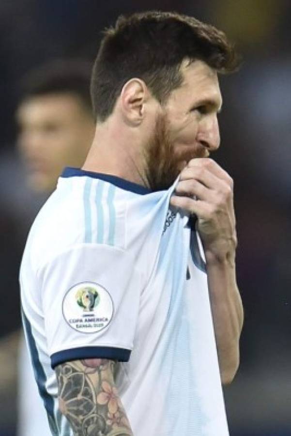 NO SE VIO EN TV: La pancarta a Cristiano, las bellas paraguayas y la bronca de Messi