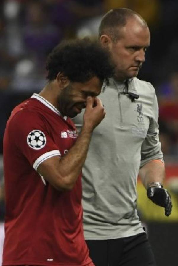 En fotos: Conmovedoras imágenes de Salah y Carvajal llorando en Kiev