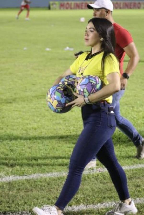 El estadio Ceibeño se llenó de chicas muy lindas en el Vida ante Marathón