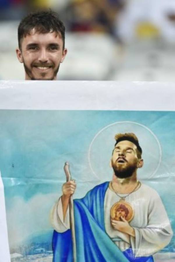 NO SE VIO EN TV: La pancarta a Cristiano, las bellas paraguayas y la bronca de Messi