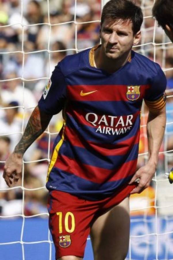 FOTOS: El dolor de Messi por el golpe en su rodilla izquierda