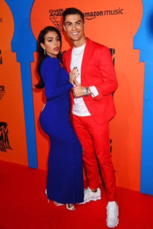 Cristiano Ronaldo y Georgina Rodríguez deslumbran en la alfombra roja de los premios MTV