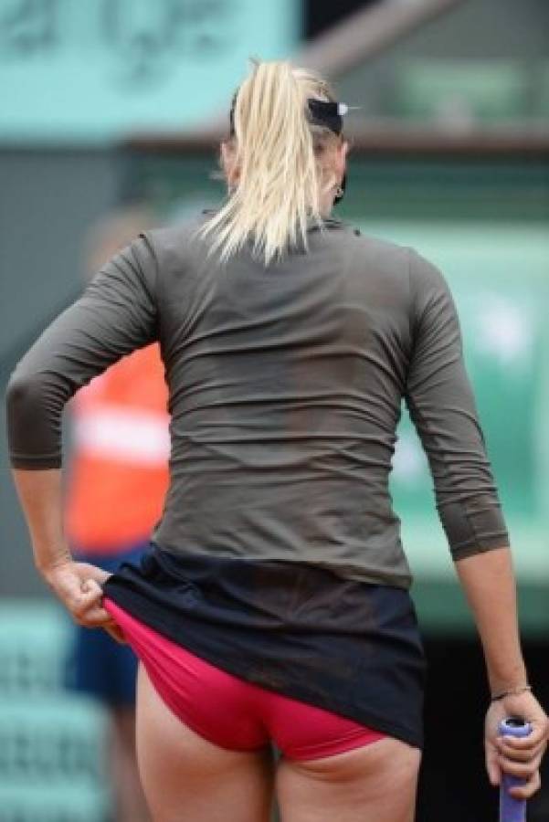 ¡Agachadas y tremendos descuidos! de María Sharapova dentro y fuera de la cancha