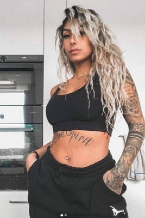 Sexi tatuadora revela su encuentro íntimo con el brasileño Neymar