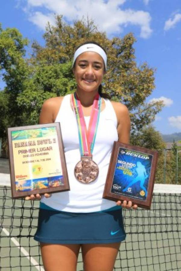 Daniela Obando, la mejor tenista hondureña y también la más radiante