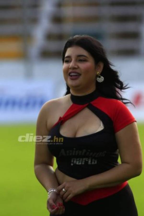 Liga Nacional comenzó llevando lindas chicas a los estadios de Honduras