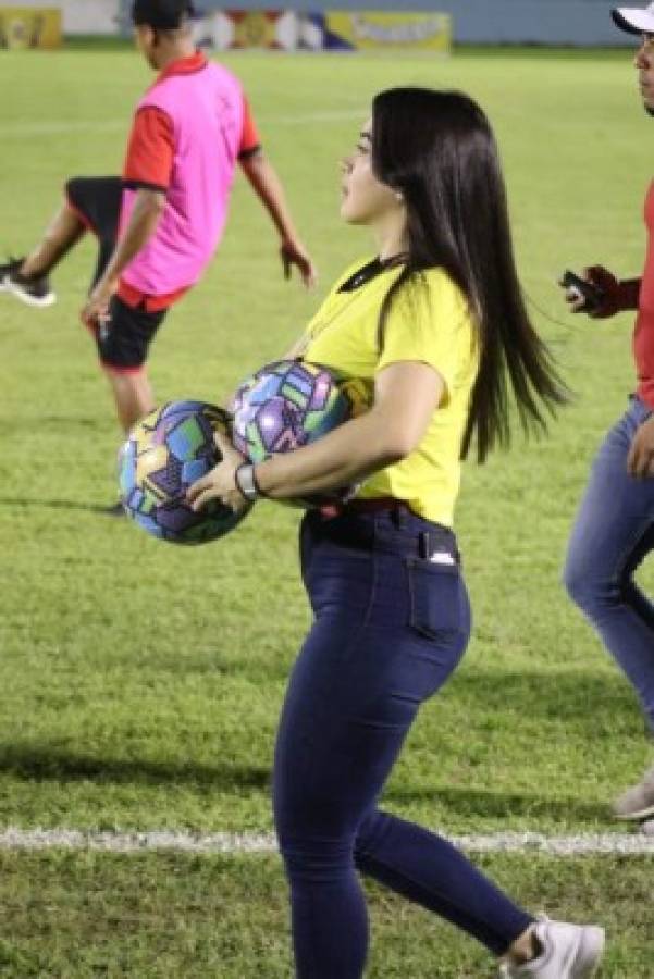 El estadio Ceibeño se llenó de chicas muy lindas en el Vida ante Marathón