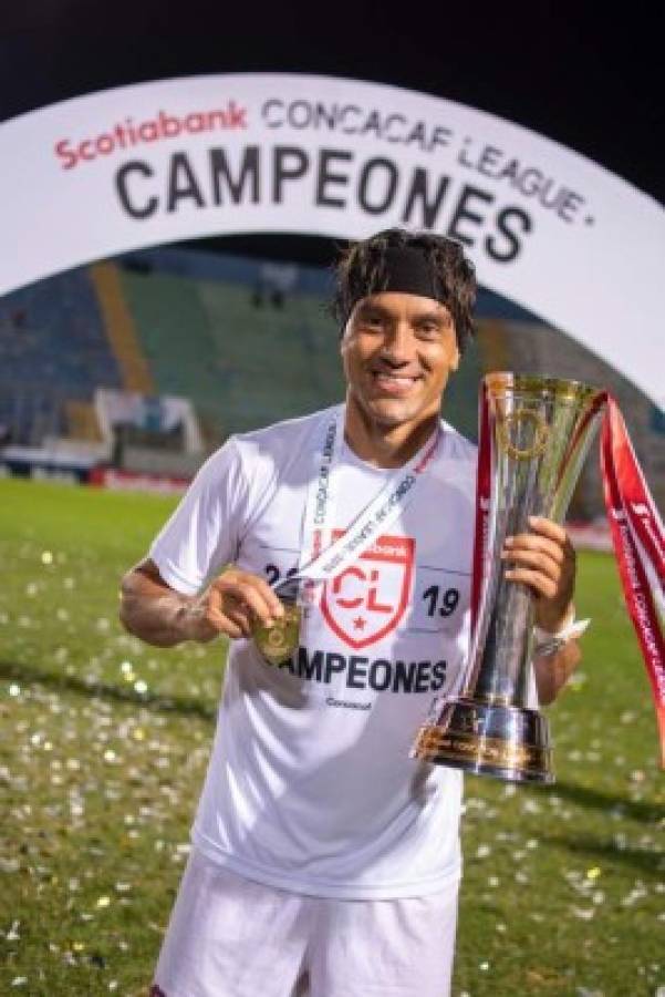 Eufórica celebración del Saprissa al coronarse campeón de la Liga Concacaf 2019