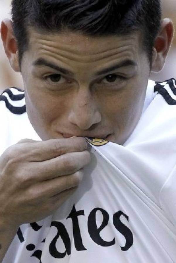 James Rodríguez fue presentado por Real Madrid ante 20 mil aficionados.