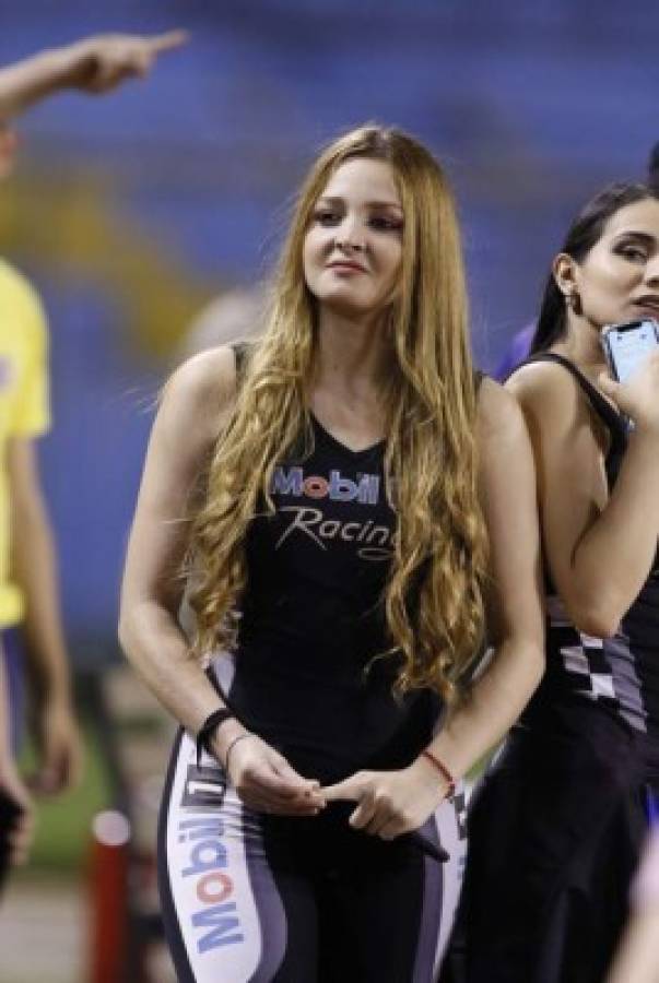 Las lindas chicas que llegaron al clásico entre Real España ante Olimpia