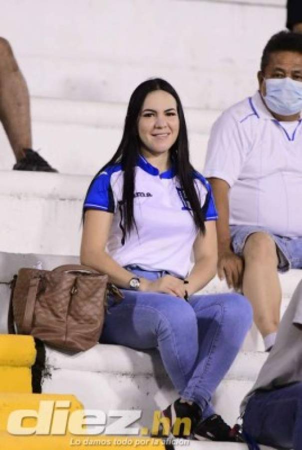 Bellas presentadoras y aficionadas deslumbraron en el estadio Olímpico para el Honduras-Panamá