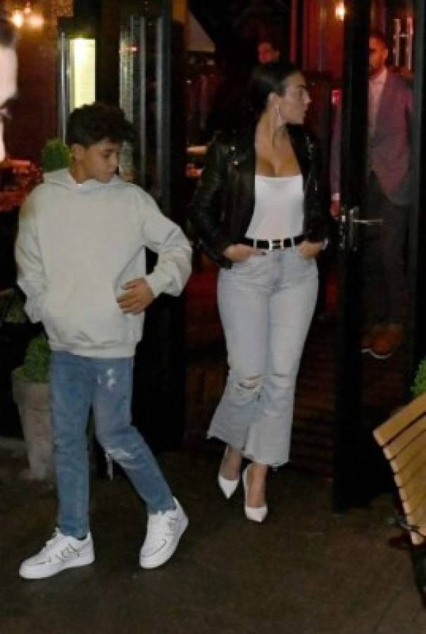 La cena de Cristiano tras su debut con Manchester United: Georgina lució espectacular y su madre vestía 'caro'