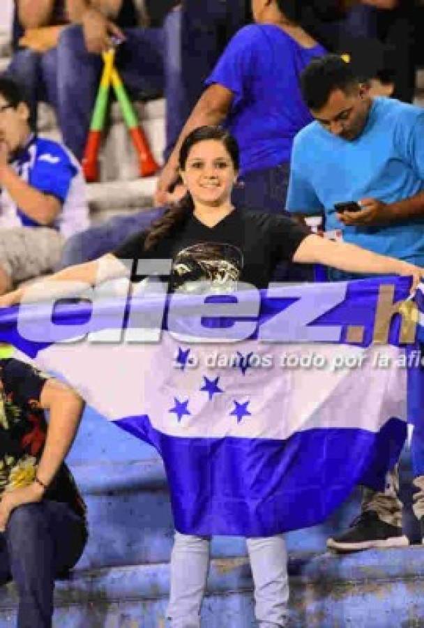 ¡Pura lindura! Las bellas catrachas en el juego de Honduras ante Chile en el Olímpico