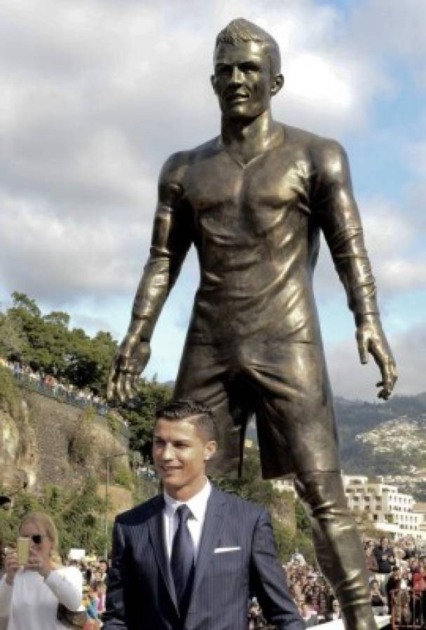 ¡Una nueva! Las terroríficas estatuas de futbolistas creadas en el museo del miedo