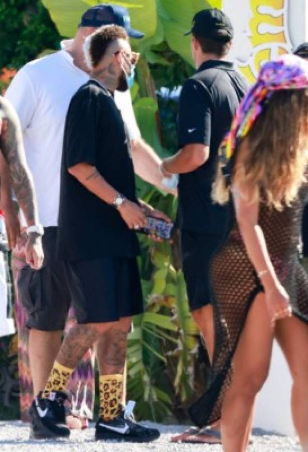 ¿Y la nueva novia? Luego de perder la Champions, Neymar llega a Ibiza para pasar sus vacaciones    