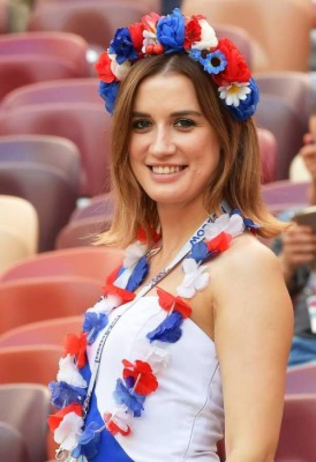 España y Rusia llevan muchas lindas chicas al juego de octavos del Mundial