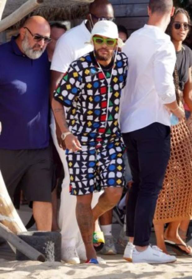 La polémica fiesta de Neymar con modelos en las playas de Francia y en plena pandemia