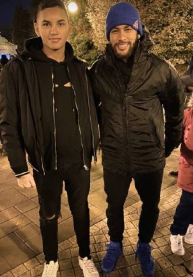 FOTOS: Keylor Navas disfruta de Disneyland en París junto a su 'hermano' Neymar