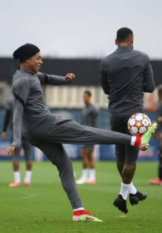 Así fueron captados Mbappé y Neymar en el entrenamiento del PSG tras la polémica; el jeque estuvo presente