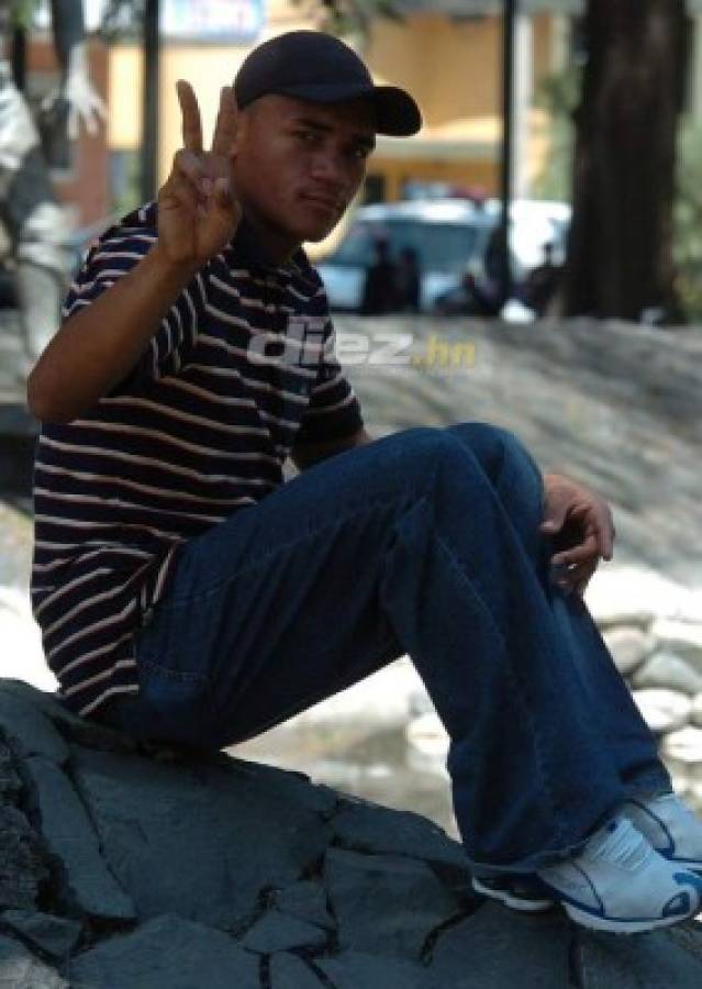 Los celulares, lentes, bolsos y ropa... ¡Así era la moda de los futbolistas hondureños hace una década!