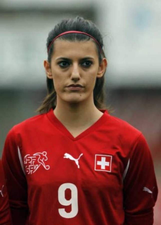 Conmoción: Desaparece jugadora de la selección de Suiza mientras nadaba en un lago