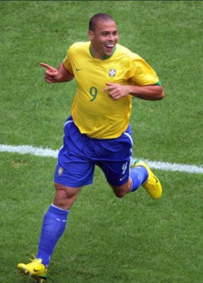 El espectacular once ideal de la sonrisa del fútbol: Ronaldinho