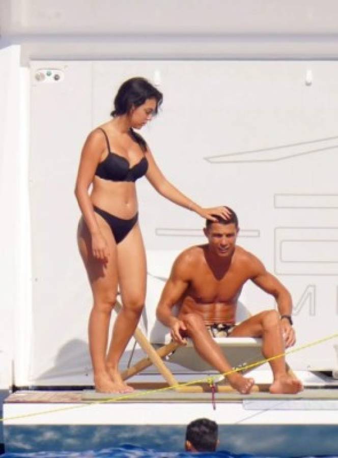 ¡Cazados! Georgina Rodríguez luce su impecable figura en un yate con Cristiano Ronaldo