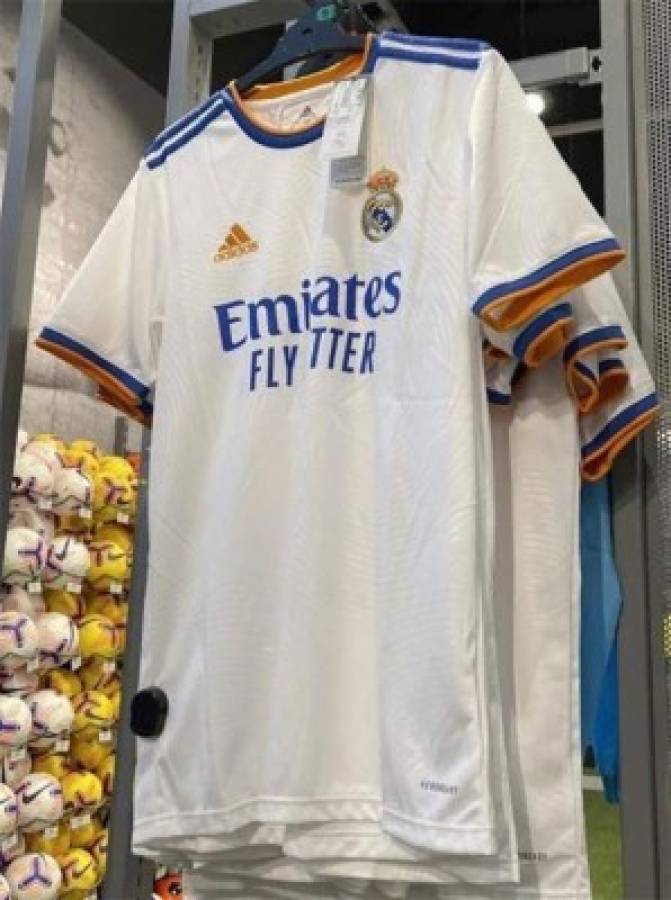 La tipografía de número sorprende: Benzema, Marcelo y Asensio lucen la nueva camisa del Real Madrid