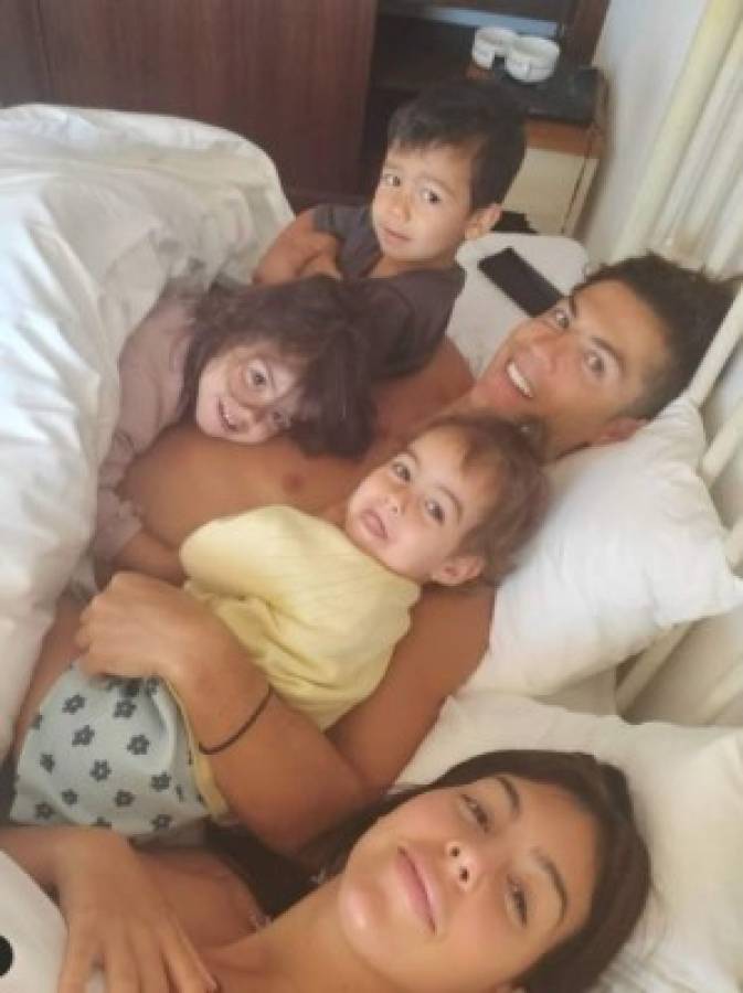 Las fotos más 'fogosas' de Georgina Rodríguez en la cama que comparte con Cristiano Ronaldo