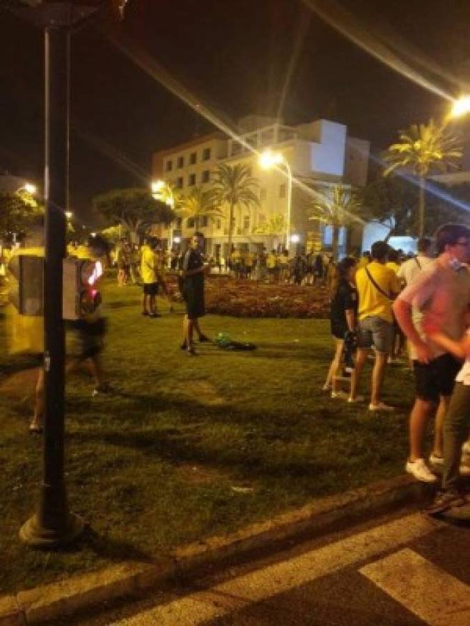 ¡En fotos! Disco de playa, aglomeraciones y caravana para celebrar ascenso del Cádiz