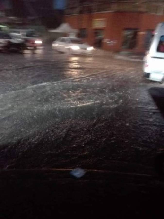 EN FOTOS: Fuerte tormenta eléctrica desata caos en San Pedro Sula