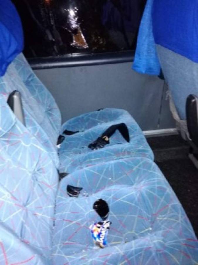 ¡Repudiable! Las imágenes del ataque del autobús del Motagua por aficionados de Olimpia