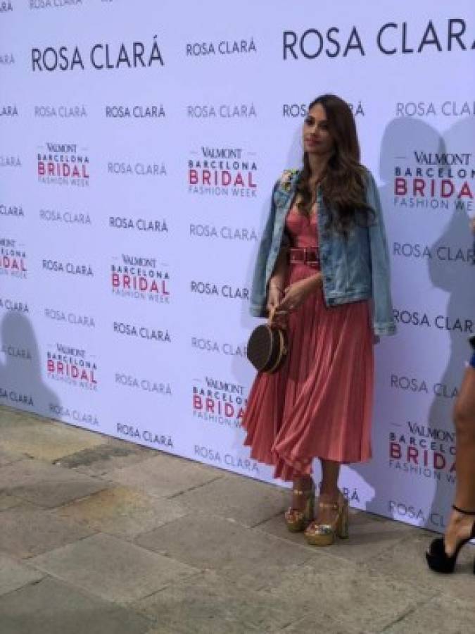Antonella Roccuzzo y Daniella Semaan enamoran en desfile de modas en Barcelona