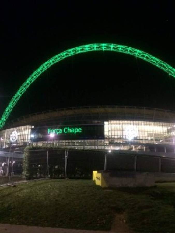 Monumentos y estadios de fútbol se iluminan de verde en homenaje al Chapecoense