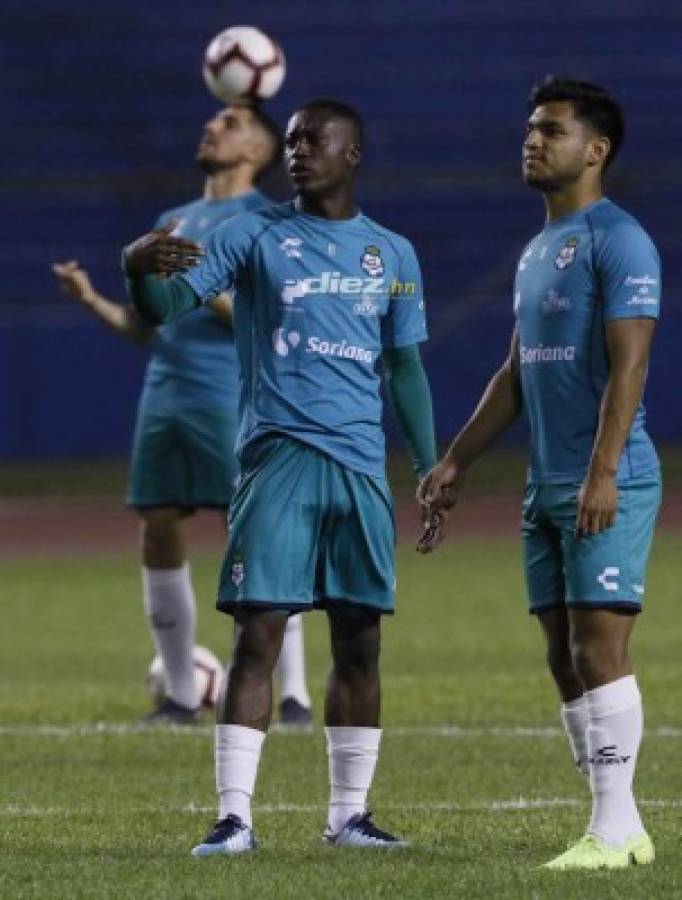 Sonrisas, concentración y un hondureño en entreno del Santos Laguna en el Olímpico