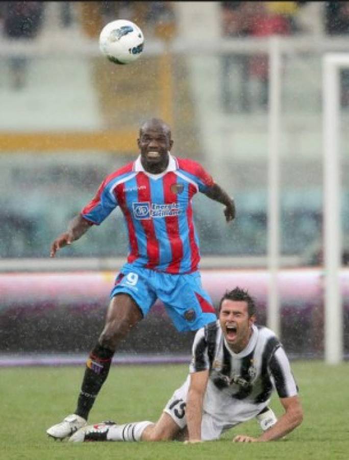 ¡Grande pantera! Las fotos de David Suazo en la élite del fútbol europeo