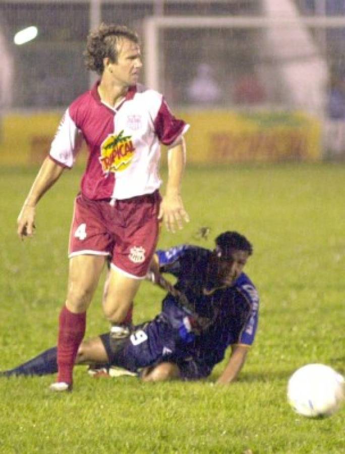 De famosos futbolistas a dirigir los dos grandes clásicos en Honduras: El pasado de los cuerpos técnicos