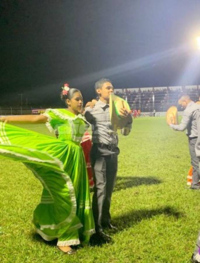 Con danzas, corte de cinta y tremenda fiesta se inauguró alumbrado del estadio de Tocoa