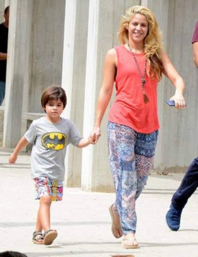 Shakira, pareja de Piqué, enciende Instagram con tres ardientes fotos en traje de baño