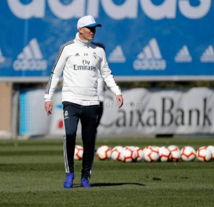 FOTOS: El cariño a Benzema, la primera charla y el aplauso a Ramos en el primer entrenamiento de Zidane en el Real Madrid