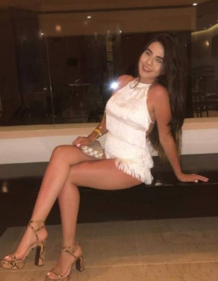 Paula González, la sexi novia del futbolista mexicano que se desnudó en pleno partido