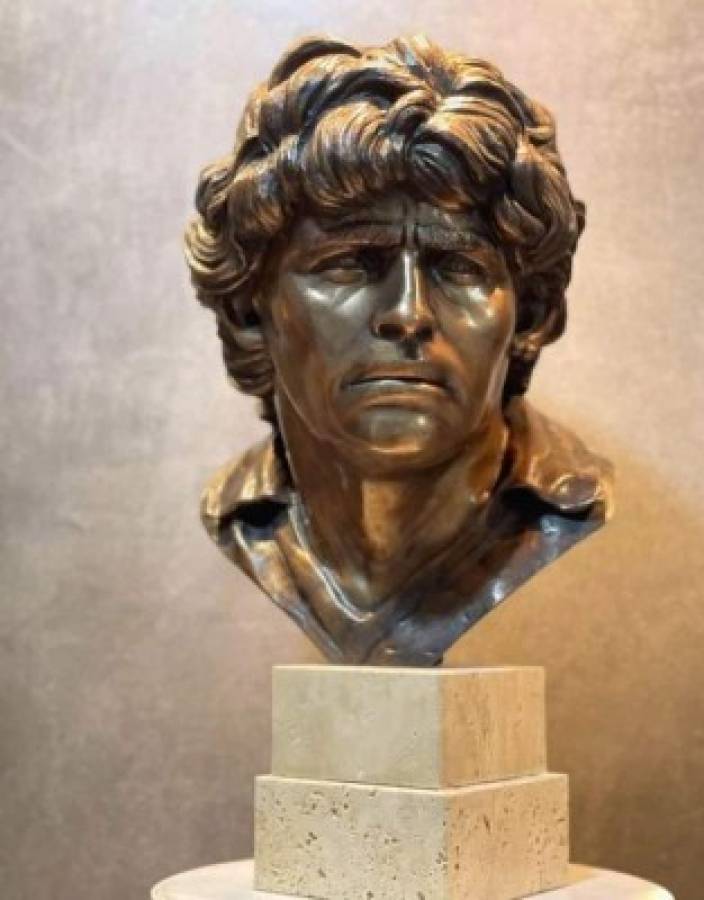 ¡De bronce para que sea eterna! Así es la hermosa estatua de Diego Maradona en Napolés