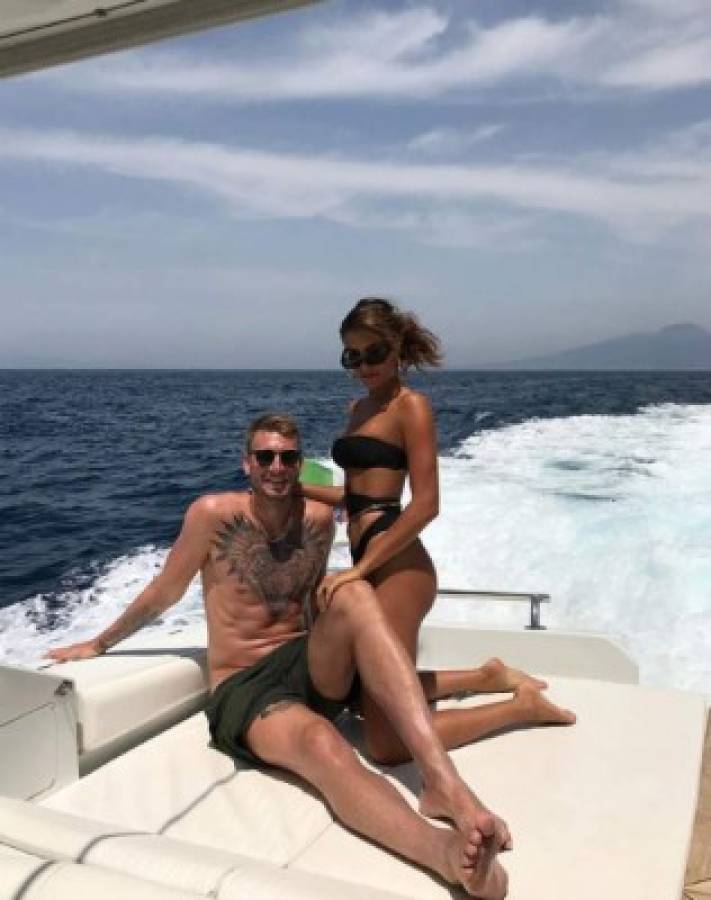 Picantes vacaciones: Philine Roepstorff deslumbra junto al polémico Nicklas Bendtner en Tremezzo