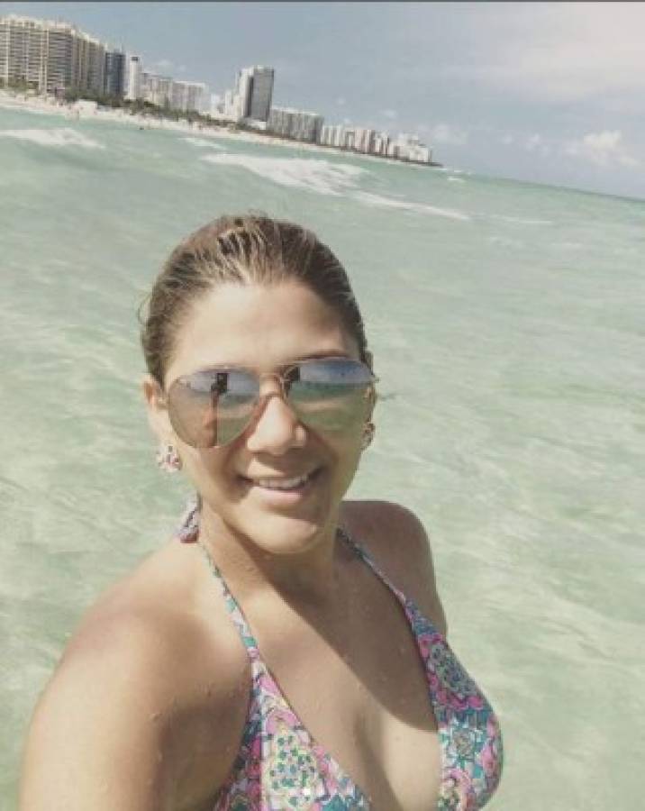 Las ardientes vacaciones de Ivonne, la bella esposa de jugador hondureño