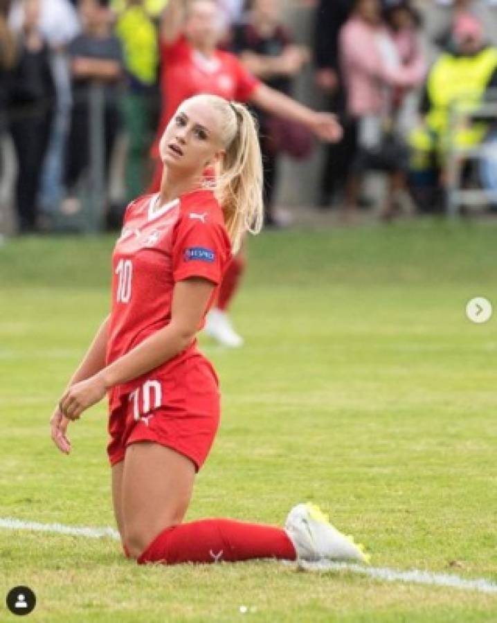 Increíble: Las dos futbolistas que comparten un romance y rivalidad en la cancha