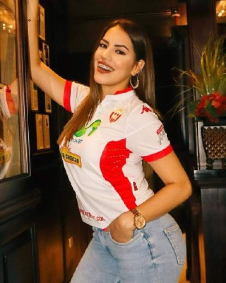 Oriana Sánchez, la sexy presentadora fanática del Real Estelí de Nicaragua