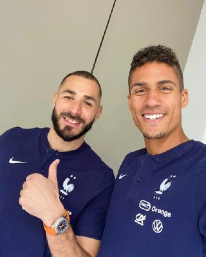 Así fue el regreso de Benzema a la selección de Francia: El gesto de Deschamps y pancartas