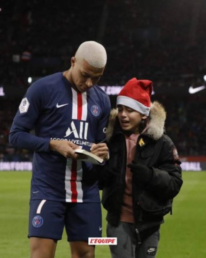 Para ser leyenda no necesitas mucho: El gran gesto de Mbappé con un niño en pleno partido del PSG    