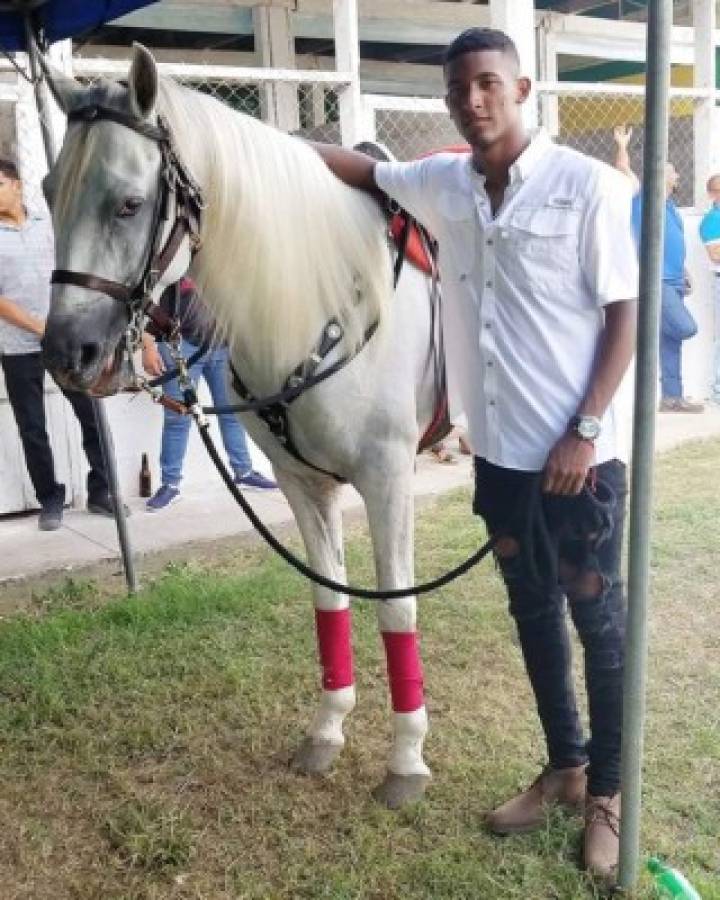Douglas Martínez, el fanático de las vacas y caballos que destaca en la USL